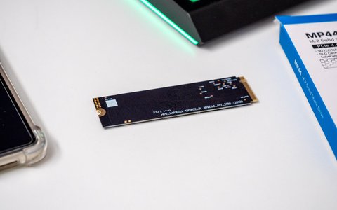 ssd m2 nvme teamgroup mp44 trasera