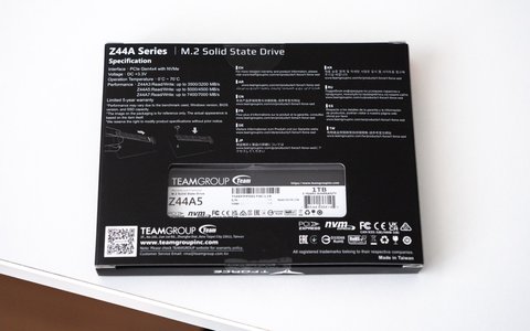 teamgroup t force z44a5 1tb caja trasera