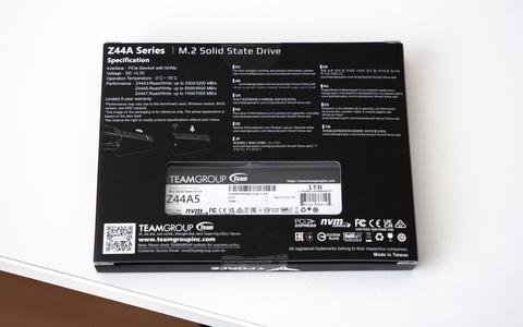 teamgroup t force z44a5 1tb caja trasera