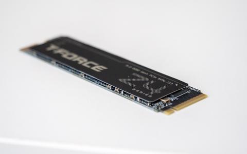 teamgroup t force z44a5 1tb detalle