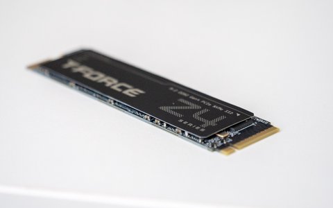teamgroup t force z44a5 1tb detalle