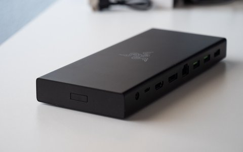 razer usb4 dock boton