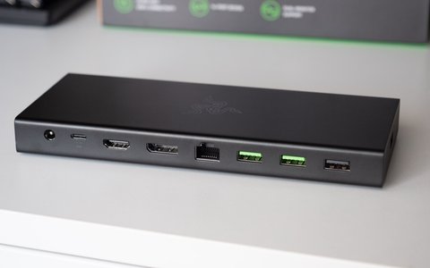 razer usb4 dock trasera