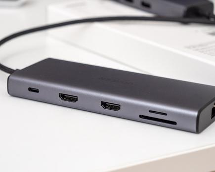 el hub u g r e e n revodok pro 10 en 1 permite conectar dos pantallas de 4 k a 60 hz o una de 8 k a 30 hz