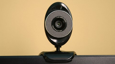 un malware en programas y juegos piratas infectó millones de p c, robando datos y secuestrando webcams