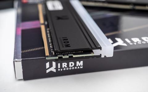 goodram irdm led rgb ddr4 detalle disipador