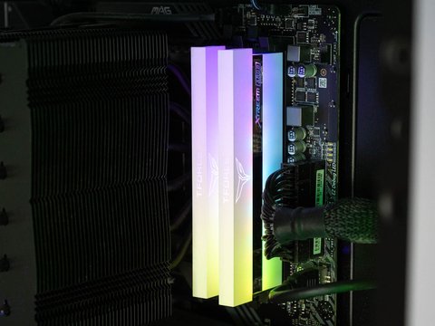teamgroup t force xtreem argb white ddr4 4000 argb
