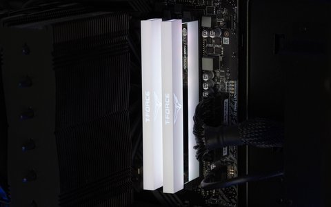 teamgroup t force xtreem argb white ddr4 4000 iluminacion