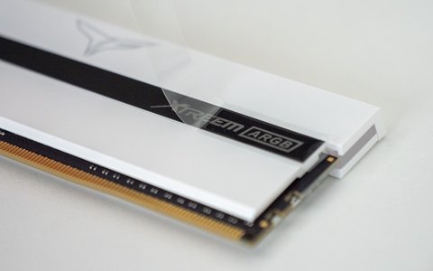 teamgroup t force xtreem argb white ddr4 4000 plastico