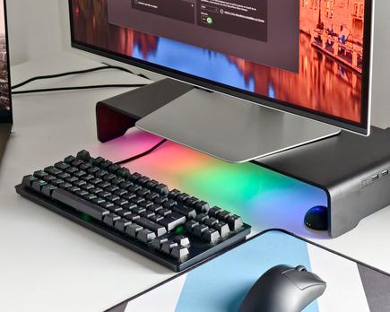 mejora tu setup con el monitor stand chroma de razer