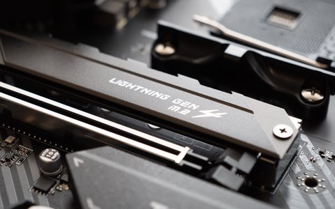 msi mag x570 tomahawk wifi detalle m2