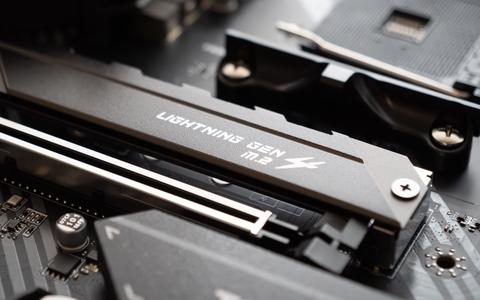 msi mag x570 tomahawk wifi detalle m2