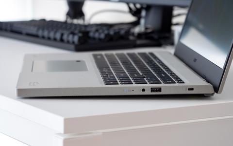 acer aspire vero av15 51 lateral derecho