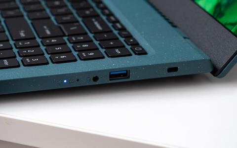 acer aspire vero av15 53p lateral derecho