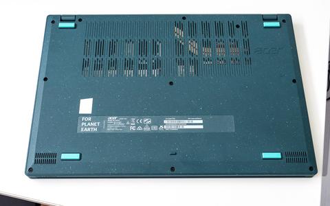 acer aspire vero av15 53p parte de abajo
