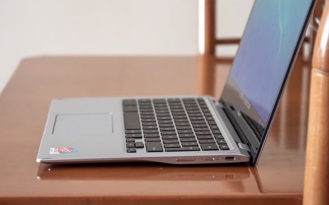 acer chromebook spin 513 lateral derecho