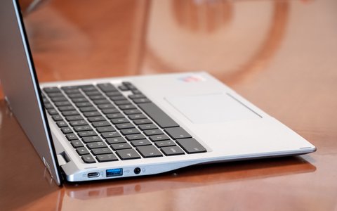 acer chromebook spin 513 lateral izquierdo