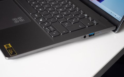 acer swift 14 ai sf14 11 lateral derecho