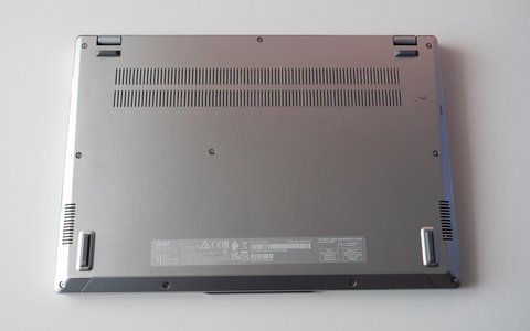 acer swift go 14 2024 sfg14 73 parte inferior