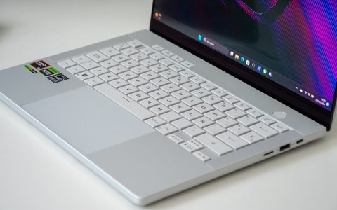 asus rog zephyrus g14 2024 detalle lateral teclado