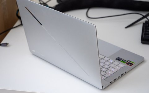 asus rog zephyrus g14 2024 detalle trasera