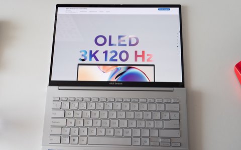 asus zenbook 14 oled ux3405 abre 180 pantalla
