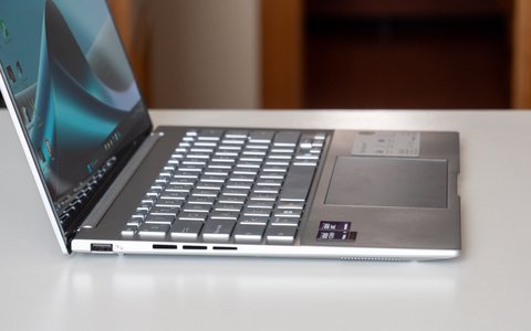 asus zenbook 14 oled ux3405 lateral izquierdo