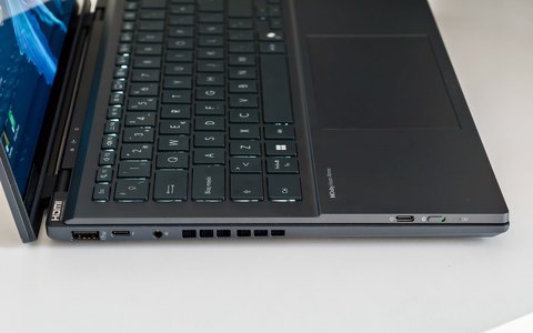 asus zenbook duo 2025 lateral izquierdo 2