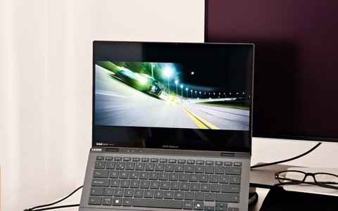 asus zenbook duo 2025 pantalla multimedia