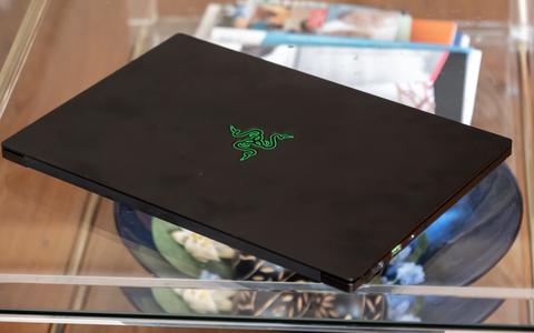 razer blade 14 manchas dedos