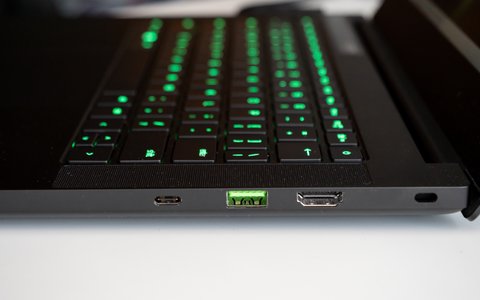 razer blade 14 perfil derecho