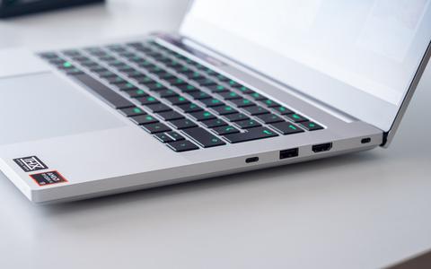 razer blade 14 2024 lateral derecho