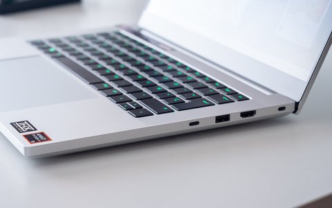 razer blade 14 2024 lateral derecho