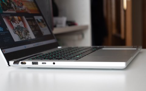 razer blade 14 2024 lateral izquierdo