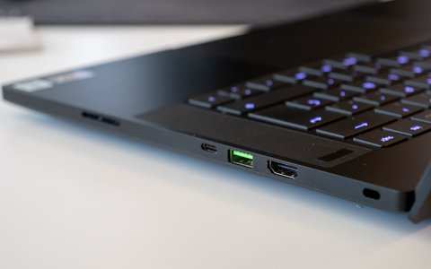 razer blade 15 2021 lateral derecho