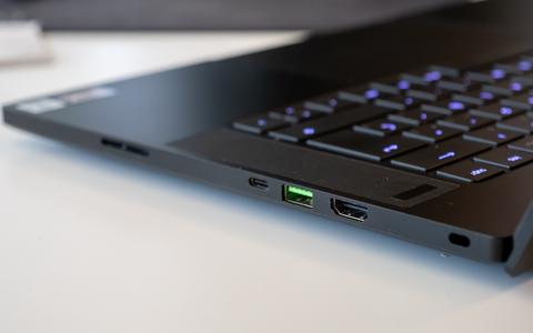 razer blade 15 2021 lateral derecho