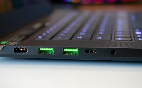 razer blade 15 2021 lateral izquierdo
