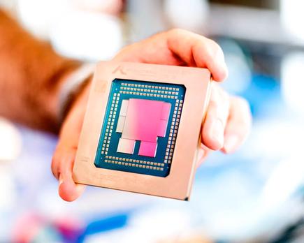 amazon presenta chips para ia superrapidos para competir con nvidia microsoft