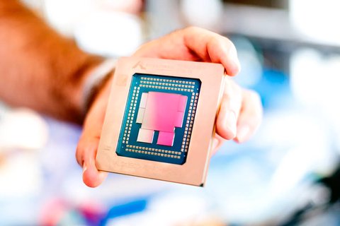 amazon presenta chips para ia superrapidos para competir con nvidia microsoft