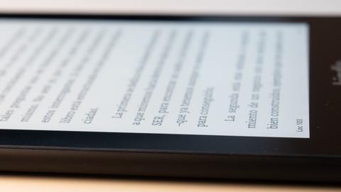 qué es y cómo funciona la tinta electrónica o e ink