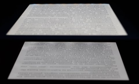 detalle leds pantalla kobo clara hd vs kindle paperwhite