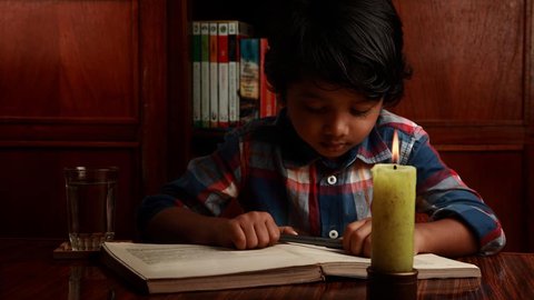 leer con poca luz no dana los ojos