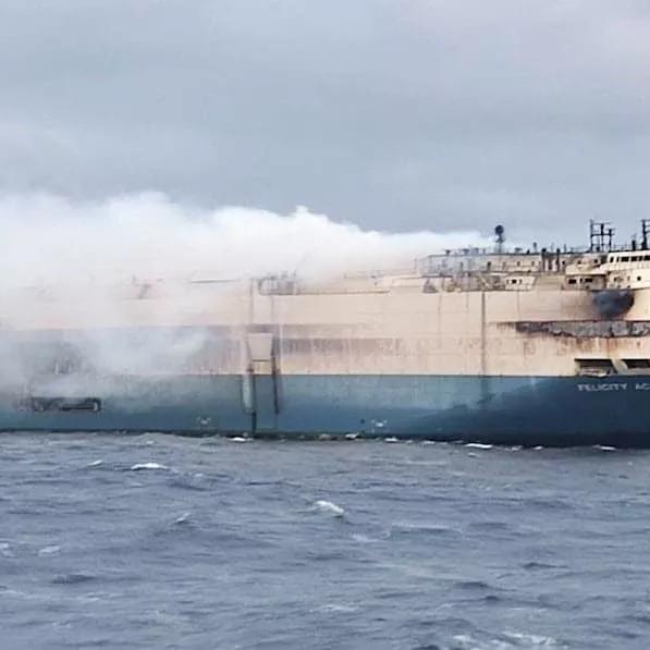 barco se hunde transportaba vehiculos lujo por valor 401 millones dolares