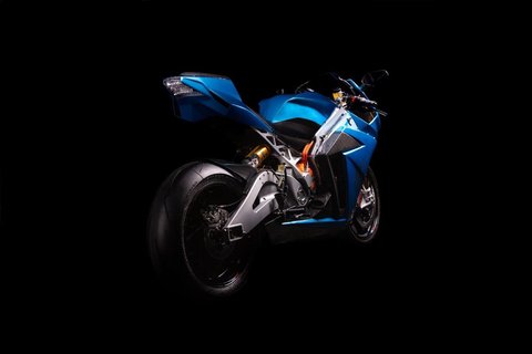moto deportiva lightning strike presentada trasera