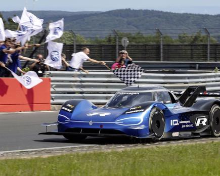 el vw id. r. bate el récord de nordschleife para un vehículo sin emisiones