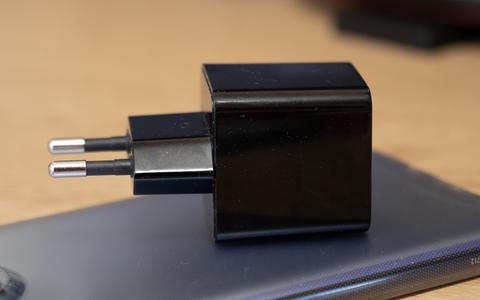 aukey pa y18 lateral