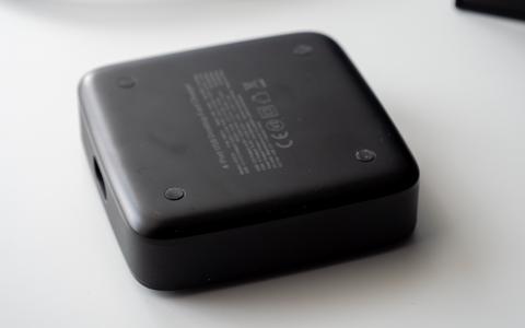 ugreen 100w usb c desktop charger parte inferior