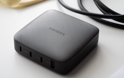 ugreen 100w usb c desktop charger parte superior