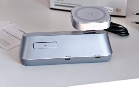 ugreen 3 in 1 magnetic charger 25w movil horizontal auriculares detalle parte trasera
