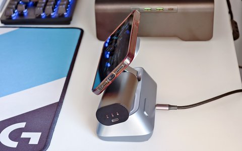 ugreen 3 in 1 magnetic charger 25w movil horizontal auriculares